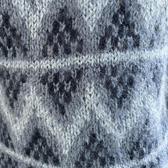 Vintage Deane & White Blue Ombré Chevron Mohair-Blend Sweater w/ Fringe – US M - Picture 11 of 12